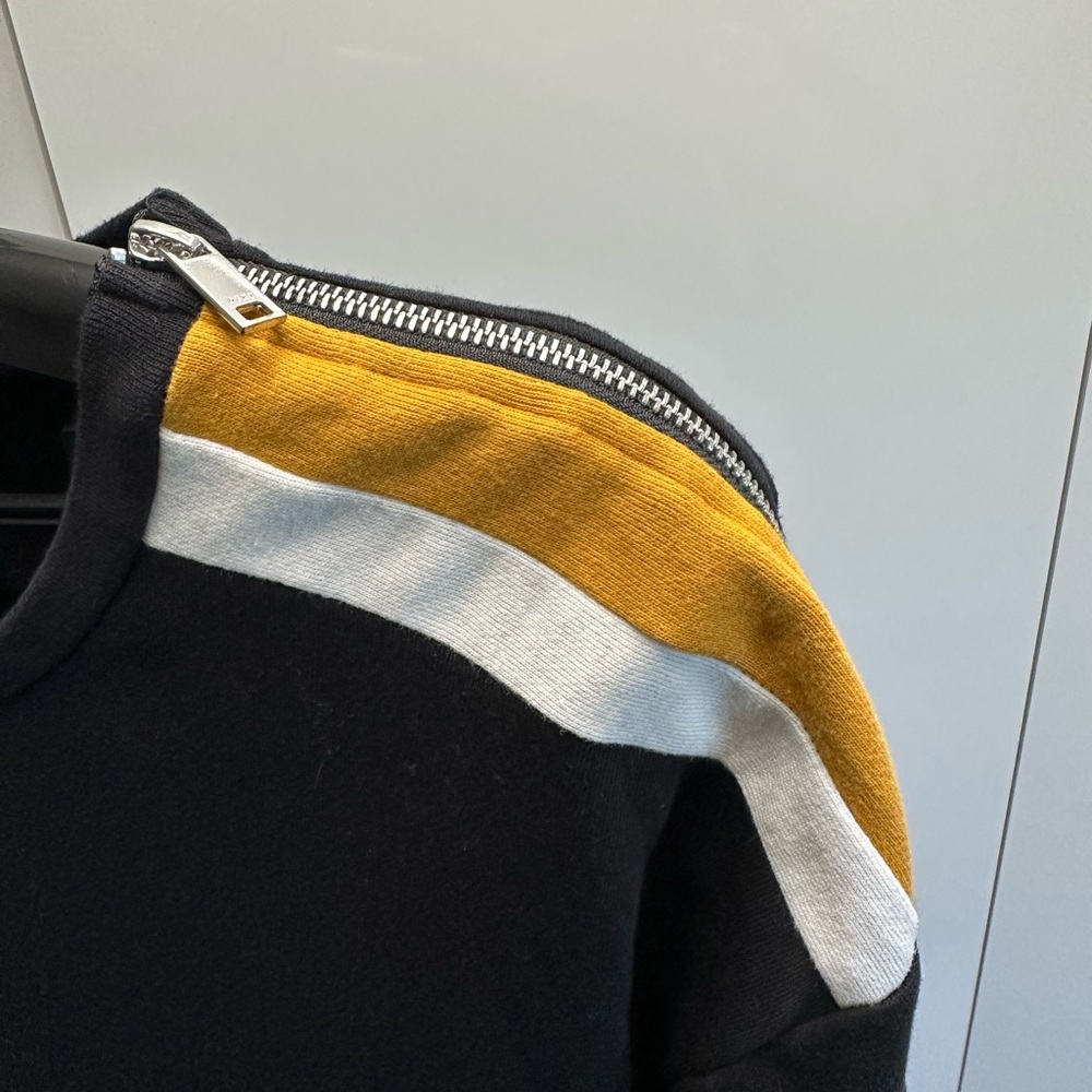 DKNY Black Fleece Top - Picture 3 of 7